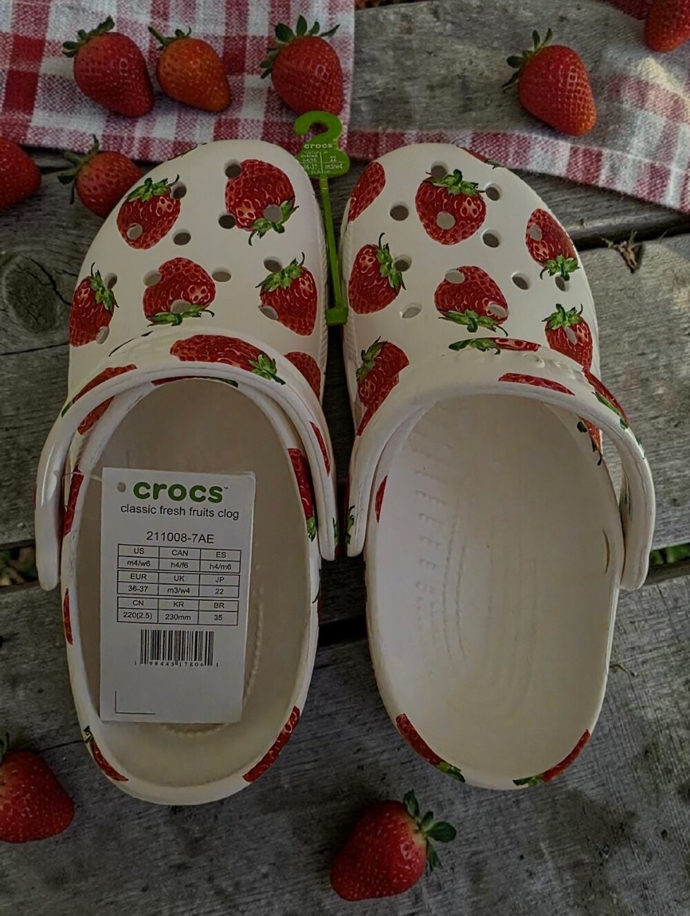 CROCS Classic Clogs-Strawberry Print